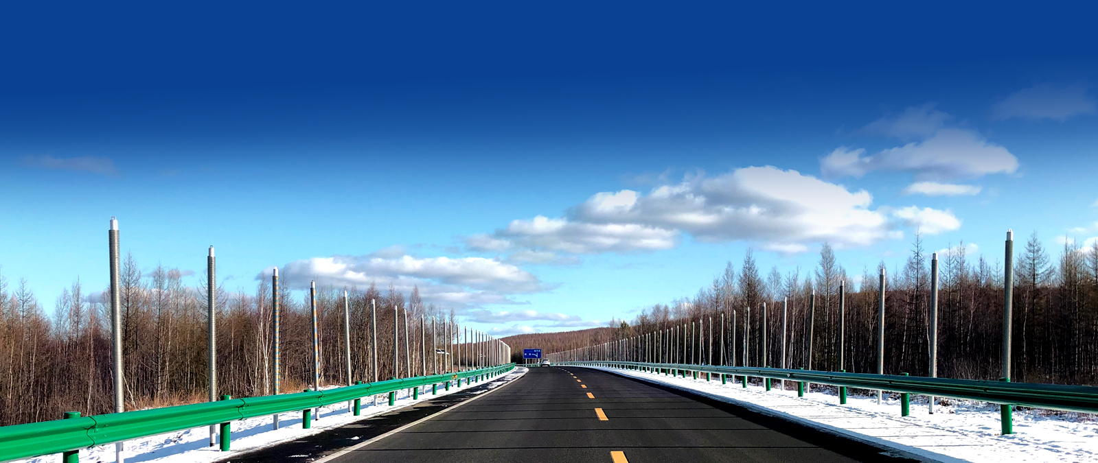 2002年至今，這種神奇的熱棒已經(jīng)在全國(guó)多個(gè)凍土地區(qū)，累計(jì)約為200千米鐵路、100千米公路、400千米石油運(yùn)輸管線等不同領(lǐng)域凍土工程保駕護(hù)航。